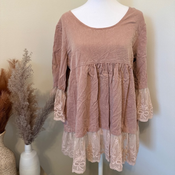 Gorgeous dusty rose lace top - Picture 1 of 3